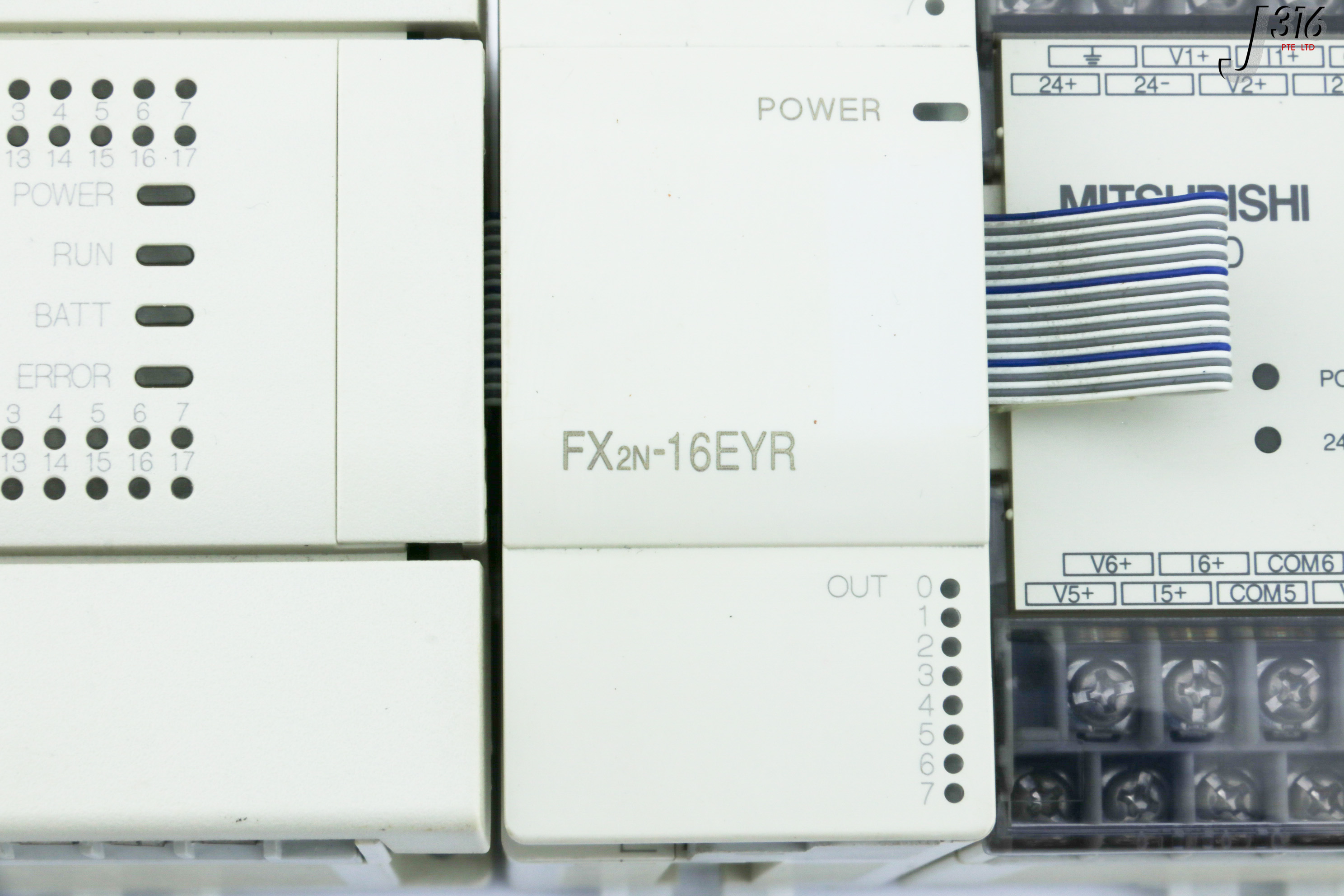 はに 31511 MITSUBISHI PROGRAMMANLE CTLR W/ FX2N-16EYR-ES/UL, FX2N-8AD